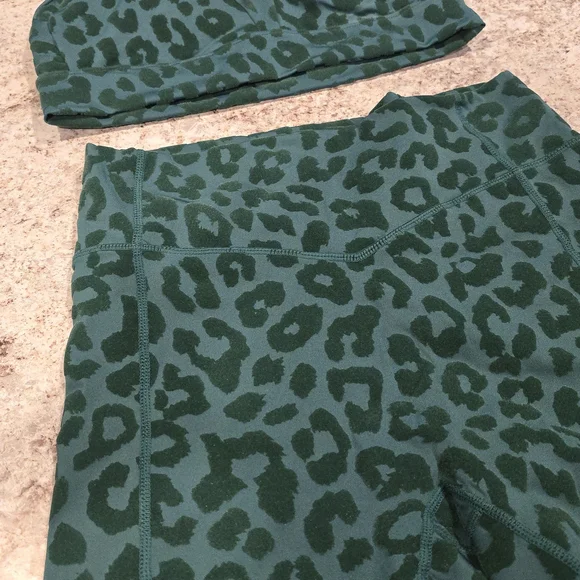 Green Leopard-Print High-Waist Women’s Shorts - Picture 9 of 14